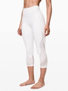 Lululemon - White lace Wunder Under